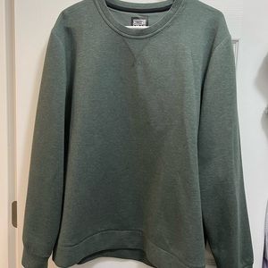 Men’s green sweatshirt